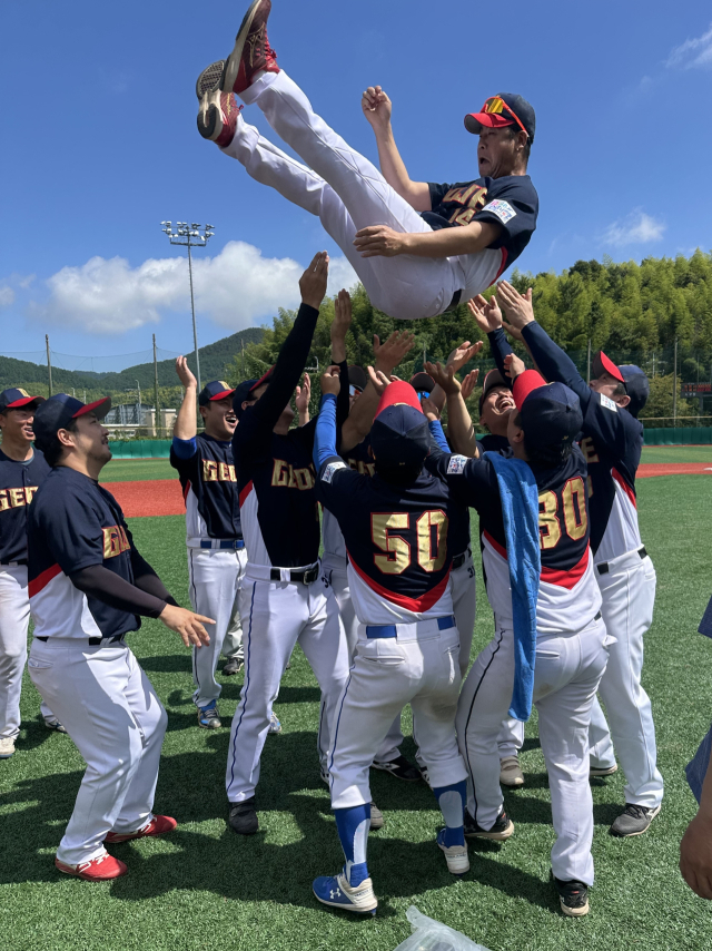 거제시 야구 대표팀이 ‘제22회 경남야구협회장기 생활체육 야구대회’ 우승을 차지했다. 거제시야구협회 제공