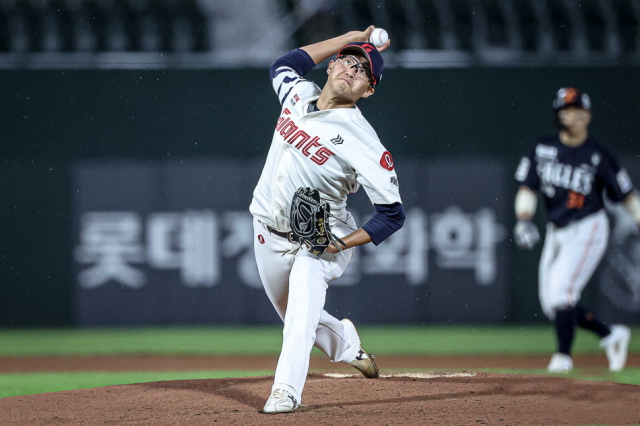 롯데 자이언츠 박세웅이 11일 KIA 타이거즈전에서 투구하고 있다. 롯데 자이언츠 제공