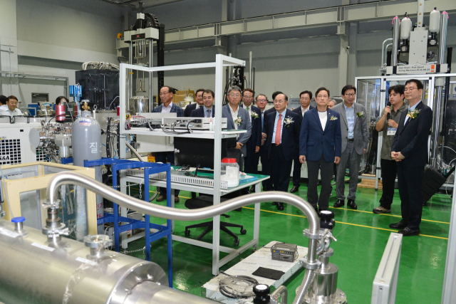 부산은 R＆D, 울산과 경남은 이를 실증하는 구조로 미래 모빌리티 시장을 선도한다는 계획이다. 지난해 9월 열린 친환경 수소연료선박 R＆D 플랫폼센터 개소식. 부산시 제공