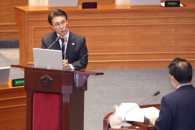 김민석 국무총리가 16일 외교·통일·안보 분야 대정부 질문이 진행된 국회 본회의에서 국민의힘 배준영 의원 질문에 답하고 있다. 연합뉴스