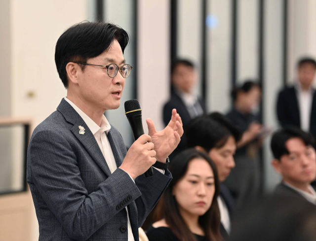 김정관 산업통상자원부 장관이 지난 16일 세종에서 열린 기자간담회에서 발언하고 있다. 산업부 제공