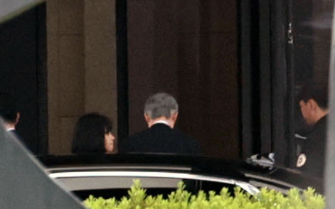 더불어민주당으로부터 사퇴 압박을 받는 조희대 대법원장이 16일 서울 서초구 대법원으로 출근하고 있다. 이날 대법원 측은 조 대법원장의 등청 취재 여부를 최종 불허했다. 연합뉴스