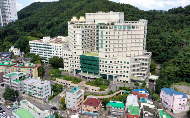 폐쇄된 채 방치되고 있는 부산 금정구 침례병원. 정종회 기자 jjh@