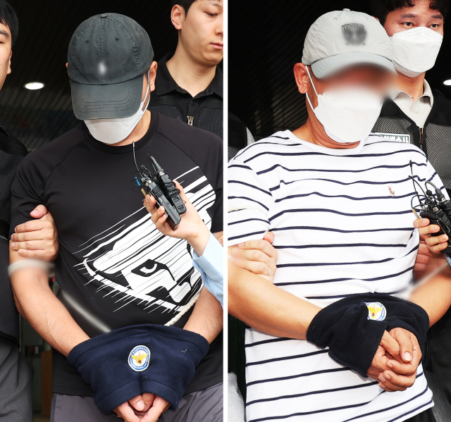 KT 무단 소액결제 사건의 피의자인 중국 국적 남성 A(왼쪽) 씨와 B 씨가 18일 구속 전 피의자 심문(영장실질심사)에 출석하기 위해 경기도 수원영통경찰서 유치장에서 나오고 있다. 연합뉴스