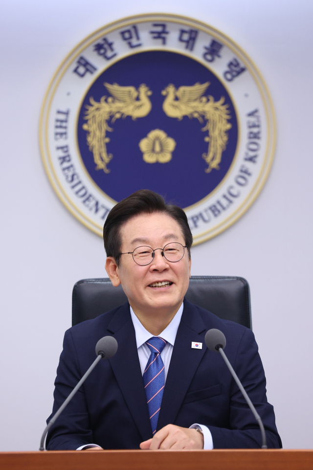 이재명 대통령이 18일 서울 용산 대통령실에서 열린 수석보좌관회의에서 발언하고 있다. 연합뉴스