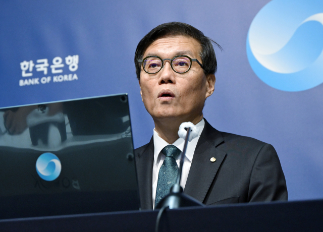 이창용 한국은행 총재가 지난달 28일 서울 중구 한국은행에서 열린 금융통화위원회를 마친 후 기자간담회를 하고 있다. 연합뉴스