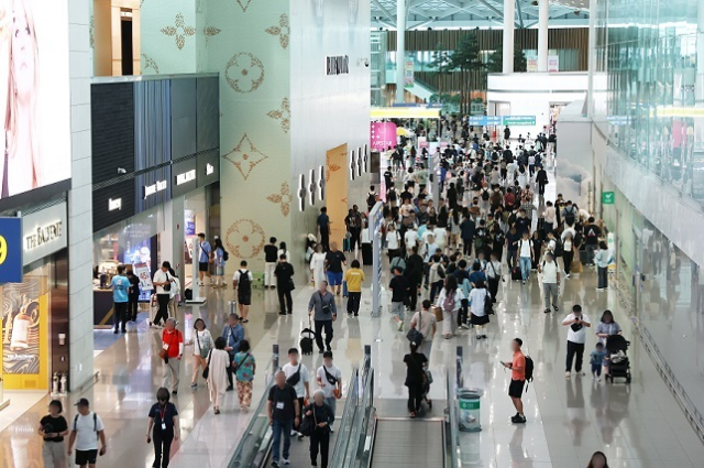 사진은 인천국제공항 2터미널 면세구역. 연합뉴스