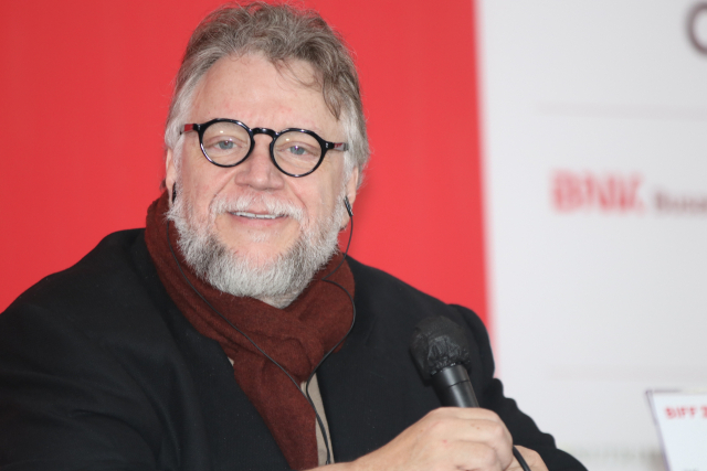 19일 오전 부산 영화의전당에서 기자회견을 갖는 기예르모 델 토로 감독. 자신의 신작 '프랑켄슈타인'을 소개하는 기자회견에서 K무비에 대한 사랑과 관심을 뽐내기도 했다. 정성운 인턴기자