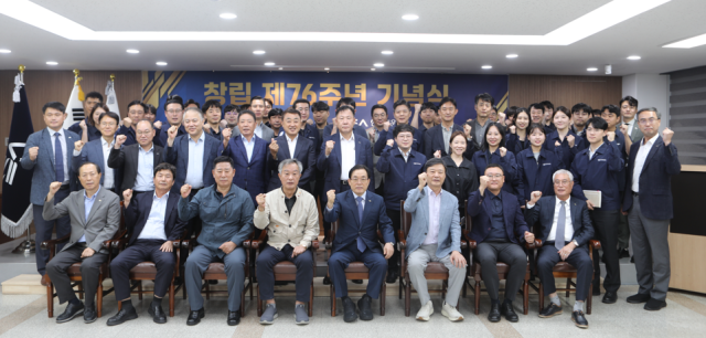 한국해운조합은 지난 19일 서울 강서구 본부에서 창립 76주년 기념식을 개최했다고 21일 밝혔다. 한국해운조합 제공