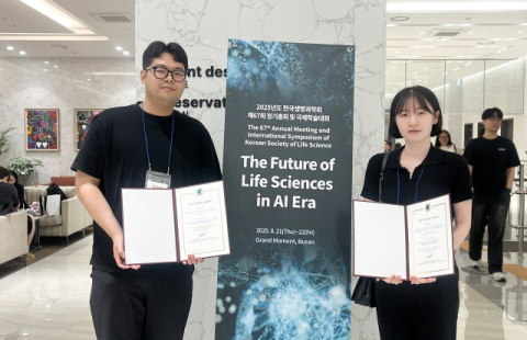 (왼쪽부터) 신라대 임승철, 김효은 대학원생.