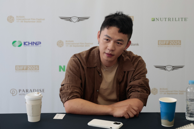 22일 부산 해운대구 동서대 센텀캠퍼스에서 리홍치 감독이 <부산일보> 취재진과 인터뷰를 하고 있다. 이지원 인턴기자