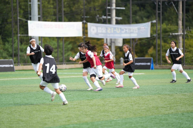 포르쉐코리아의 유소년 축구 캠프 ‘터보 포 드림-풋볼’ 모습.포르쉐코리아 제공