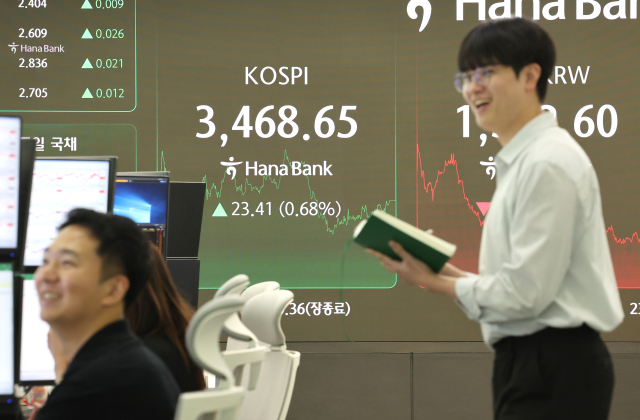 코스피가 0.7%가량 올라 3460대에서 장을 마치며 사상 최고치를 재차 경신했다. 연합뉴스