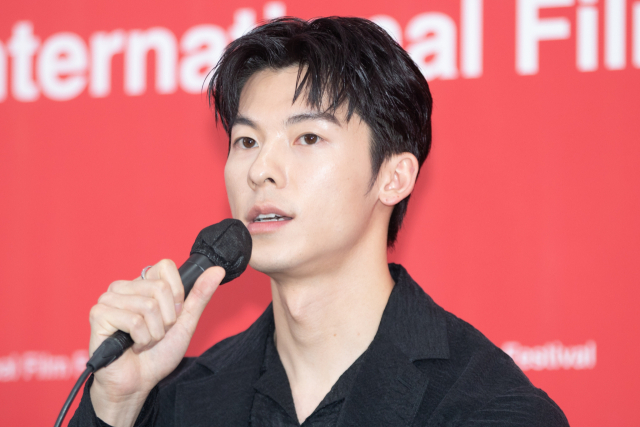 22일 오후 부산 해운대구 영화의전당 비프힐에서 진행된 BIFF 기자회견에서 대만 배우 허광한이 발언하고 있다. 정성운 인턴 기자