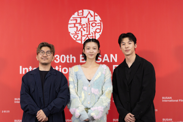 22일 오후 부산 해운대구 우동 영화의전당 비프힐에서 영화 '타년타일' 기자회견이 진행됐다. 왼쪽부터 감독 쿵시우핑, 배우 안젤라 유엔, 배우 허광한. 정성운 인턴 기자