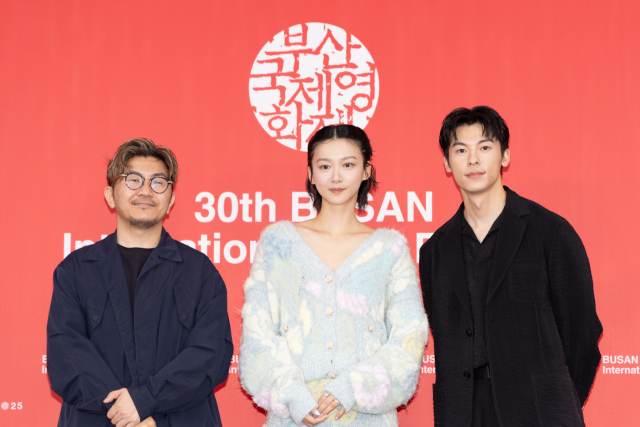 22일 오후 부산 해운대구 우동 영화의전당 비프힐에서 영화 '타년타일' 기자회견이 진행됐다. 왼쪽부터 감독 쿵시우핑, 배우 안젤라 유엔, 배우 허광한. 정성운 인턴 기자