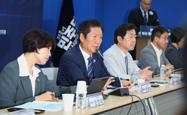 더불어민주당 정청래 대표가 23일 민주당 부산시당에서 열린 부산·울산·경남 예산정책협의회에서 인사말을 하고 있다. 이재찬 기자 chan@