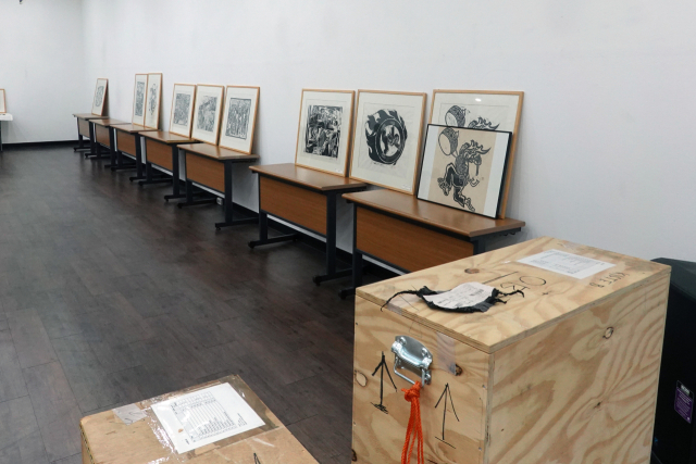 23일 오후 부산 중구 가톨릭센터 대청갤러리에서 열린 홍성담 작가의 ‘독일 유배 작품 봉인 해제 행사’에서 처음 공개된 작품들. 박희진 사진가 제공