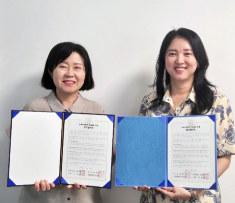 왼쪽부터 송성미 양산시 아동보육과장, 손현미 부산대 교수