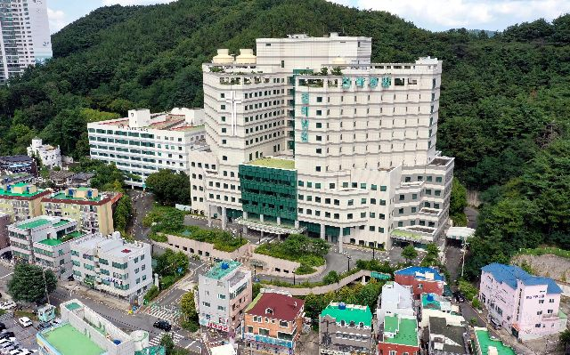 폐쇄된 채 방치되고 있는 부산 금정구 침례병원. 정종회 기자 jjh@