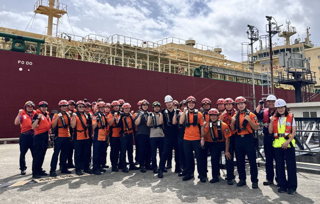 울산항만공사(UPA)는 지역 내 긴급구조 기관인 울산광역시소방본부, 남부소방서, 남울주소방서, 동부소방서, 울산해양경찰서 소속 대원 90여 명을 대상으로 위험물운반선 승선 훈련을 실시했다. UPA 제공