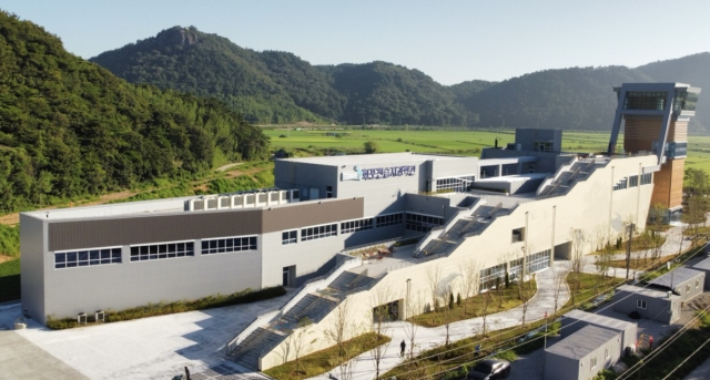 경남 김해시 진영읍에 건립된 화포천습지 과학관이 다음 달 1일 문을 연다. 김해시 제공