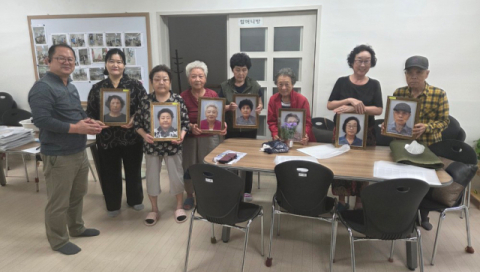 화신사이버대학교, 울산 송정LH2단지 어르신 장수사진 전달