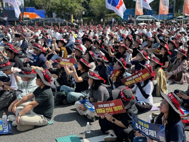 전국금융산업노조 조합원들이 26일 오전 서울 광화문 세종대로에서 총파업 집회를 열었다. BNK부산은행 노조 제공