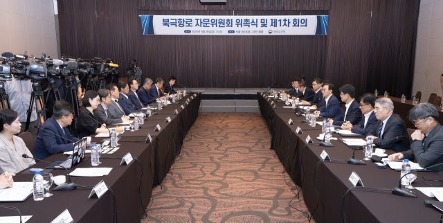 전재수 해양수산부 장관이 26일 서울 마포구 서울가든호텔에서 열린 ‘북극항로 자문위원회 위촉식 및 제1차 회의’에서 발언하고 있다. 해수부 제공