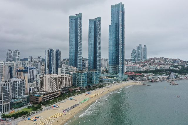 334억 원에 달하는 부산 해운대구 엘시티 개발부담금에 대한 법정 공방에서 대법원이 부산도시공사가 승소한 원심을 깨고 해운대구청의 손을 들어줬다. 부산 해운대구 엘시티 초고층 건물 모습. 부산일보DB