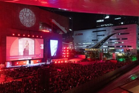 제30회 부산국제영화제가 열흘간의 항해를 마치고 26일 폐막했다. 이지원 인턴기자