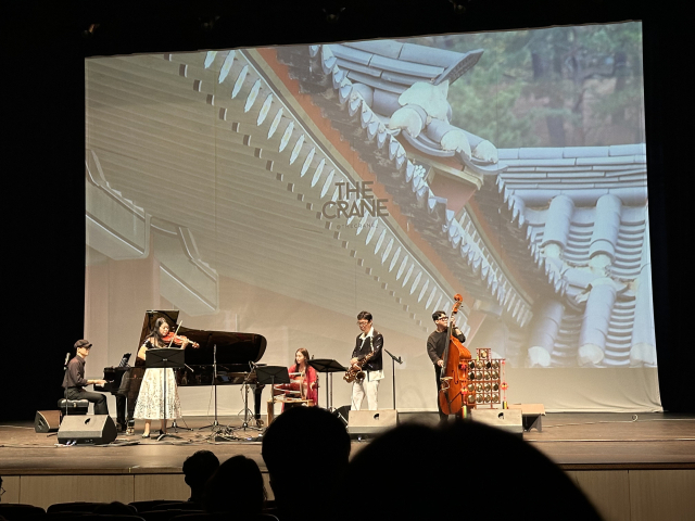 부산에서 활동하는 퓨전 앙상블 ‘크레인’의 27일 쇼케이스 모습. 이 단체는 벨기에의 ‘러브투아츠’(Love2Arts management & representation)가 주최하는 축제에 초청될 예정이다. 김은영 기자 key66@