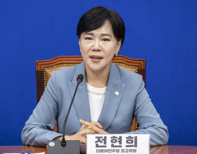 더불어민주당 전현희 최고위원이 28일 국회에서 열린 기자간담회에서 발언하고 있다. 연합뉴스