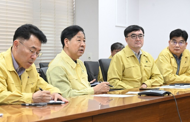 구윤철 부총리 겸 기획재정부 장관이 9월 28일 정부서울청사에서 중앙사고수습본부 회의를 주재하며 디브레인, e나라도움 등 재정정보시스템과 기재부 홈페이지 등 13개 시스템 긴급복구 진행상황을 점검하고 있다. 기재부 제공