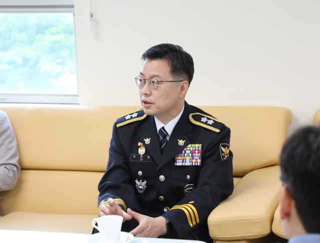 유윤종 신임 울산경찰청징이 29일 기자들과 만나 “시민 안전과 현장을 중심에 두고 범죄 예방에 힘을 쏟겠다”고 말했다. 울산경찰청 제공