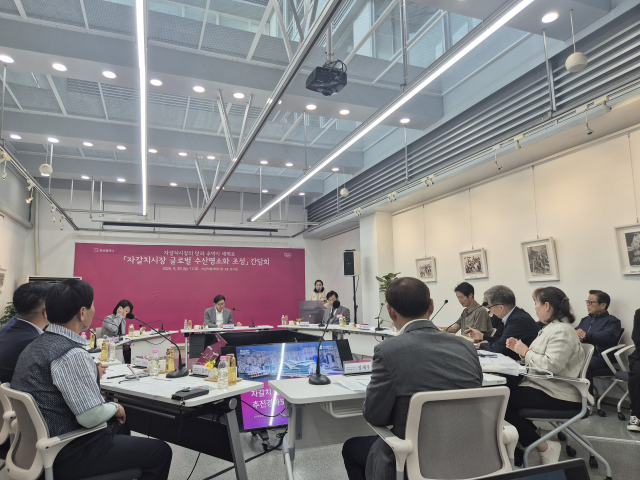 29일 오전 부산 중구 자갈치현대화시장에서 부산시가 ‘자갈치시장 글로벌 수산명소화 조성 간담회’를 열었다. 김동우 기자 friend@