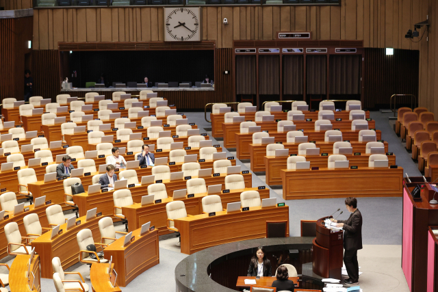 국민의힘 김은혜 의원이 29일 국회 본회의장에서 '국회에서의 증언·감정 등에 관한 법률 일부개정법률안에 대한 수정안'에 대해 무제한 토론을 이어가고 있다. 연합뉴스