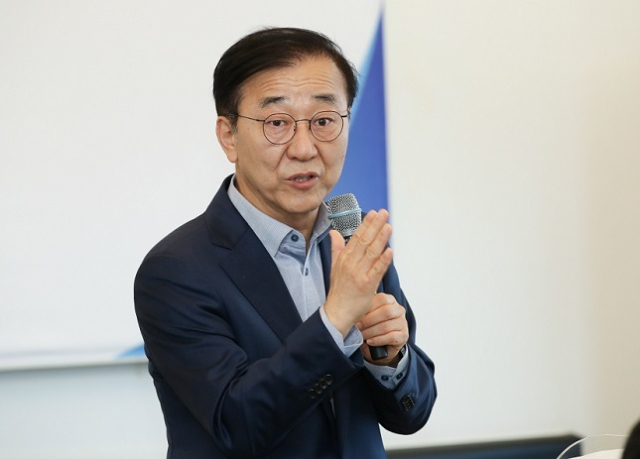 김윤덕 국토교통부 장관이 29일 세종시에서 기자간담회를 열고 기자들의 질문에 답변하고 있다. 국토부 제공