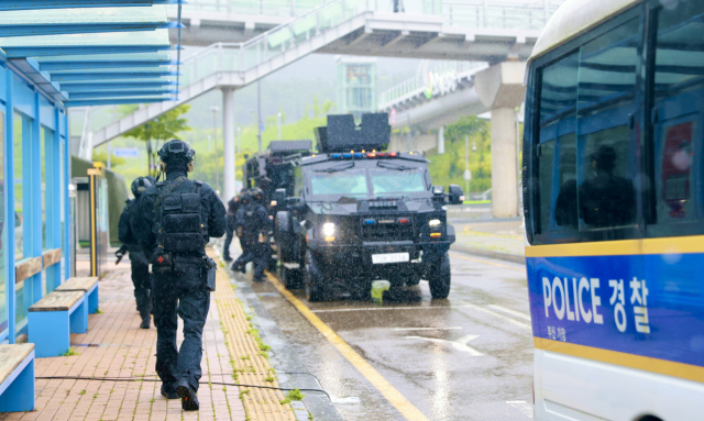 지난 6월 부산 기장군 동해선 오시리아역 인근에서 진행된 아시아태평양경제협력체(APEC) 대비 관계기관 합동 대테러 종합 훈련. 부산경찰청 제공