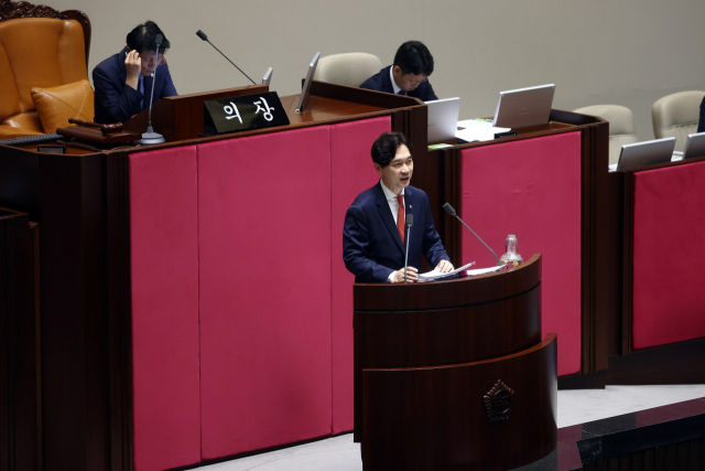국민의힘 박성훈(부산 북을) 의원이 29일 국회 본회의에서 국회에서의 증언·감정 등에 관한 법률 일부개정안에 대한 반대 무제한 토론(필리버스터)을 하고 있다. 박 의원실 제공