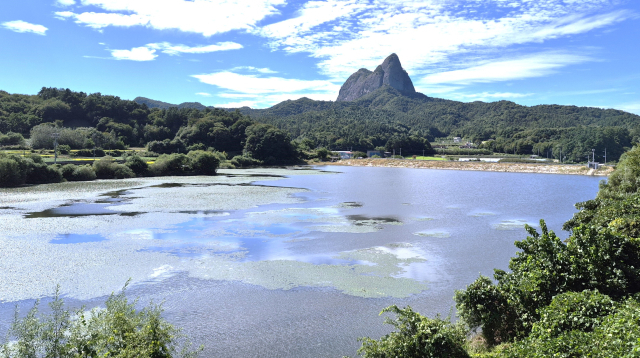 진안농업기술센터반월재에서 바라본 마이산 전경. 눈이 오거나 일몰일 때 사진을 찍으면 더 아름답다. 남태우 기자