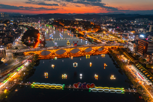 지난해 진주남강유등축제 모습. 진주시 제공