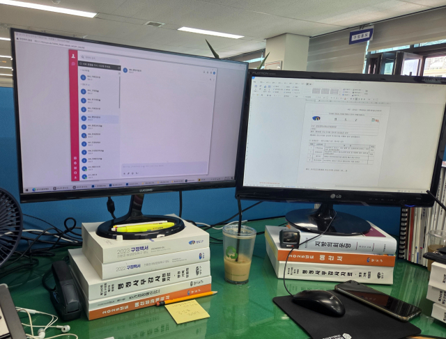 부산시가 정부 전산 마비 장기화가 예상됨에 따라 민간 메신저 ‘네이버 웍스’를 긴급 투입했다. 사진은 부산 지역 한 구청 직원 컴퓨터에 네이버 웍스 메신저가 설치된 모습. 영도구청 제공