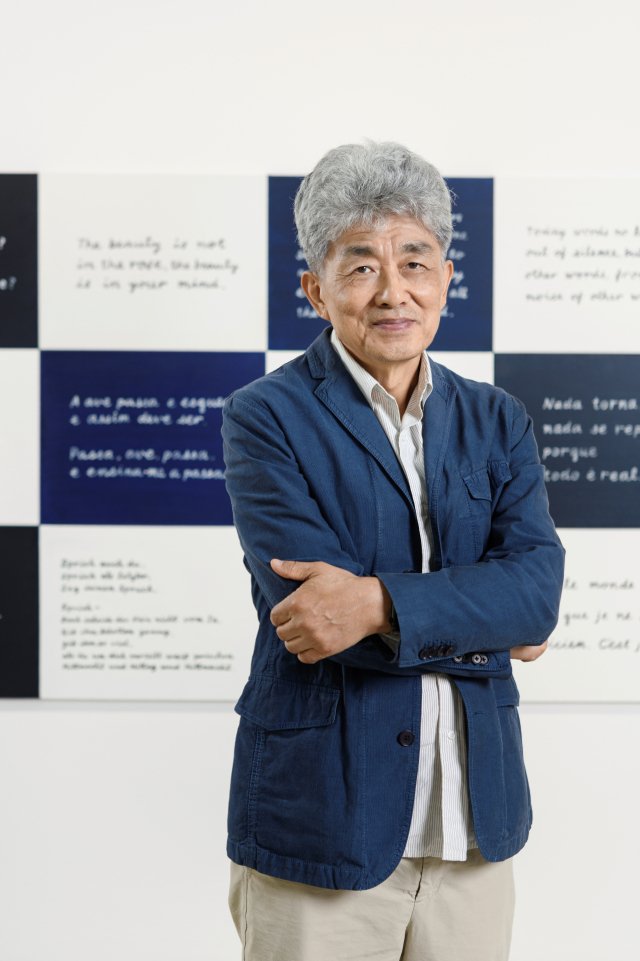 국제갤러리 부산 전시장에서 만난 안규철 작가. 국제갤러리 제공