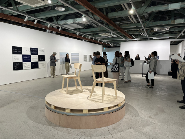 안규철 작 안규철 작 '두 개의 의자'. 김은영 기자 key66@