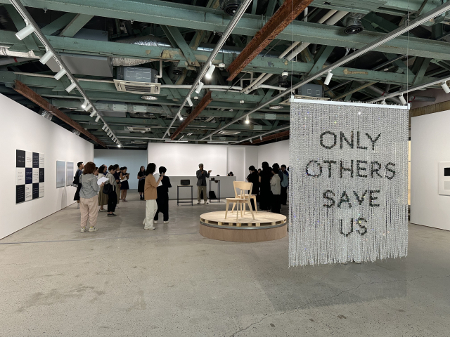 안규철 개인전 ‘열두 개의 질문’ 전시 설치 전경. 김은영 기자 key66@