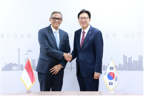 [왼쪽부터] 체첩 헤라완 주한 인도네시아 대사, 박형준 부산광역시장