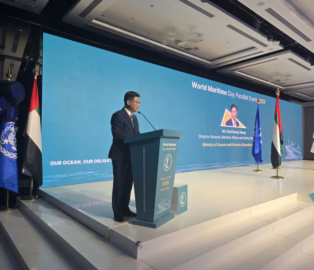 최성용 해양수산부 해사안전국장이 아랍에미리트(UAE) 두바이에서 개최된 올해 세계 해사의_날 기념행사에서 2026년 차기 개최국(대한민국) 연설을 하고 있다. 해수부 제공