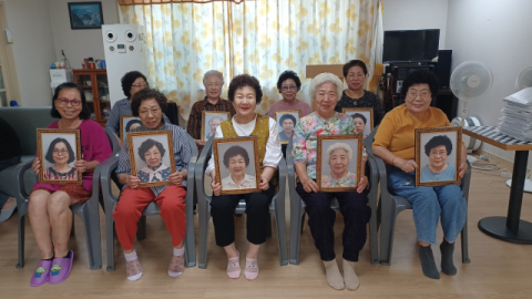 화신사이버대학교, 창원 현동LH아파트 장수사진 전달