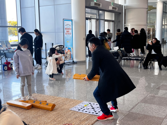 국립해양박물관에서의 민속놀이 체험. 국립해양박물관 제공